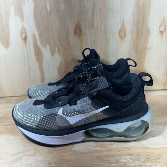 Nike Shoes - Nike Air Max Black and White Sneakers Women’s Size 7